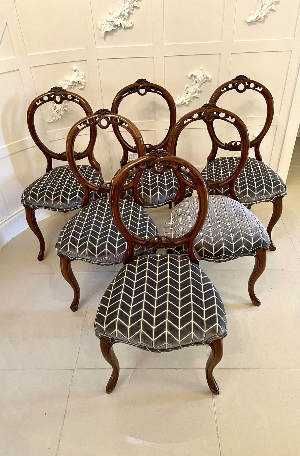 Fine Quality Antique Victorian Set of Six Walnut Dining Chairs 