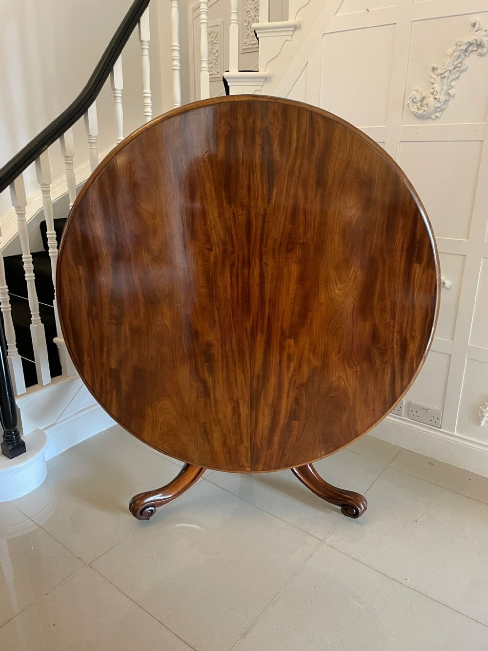  Outstanding Quality Antique Victorian Figured Mahogany 6 Seater Circular Dining/Centre Table 