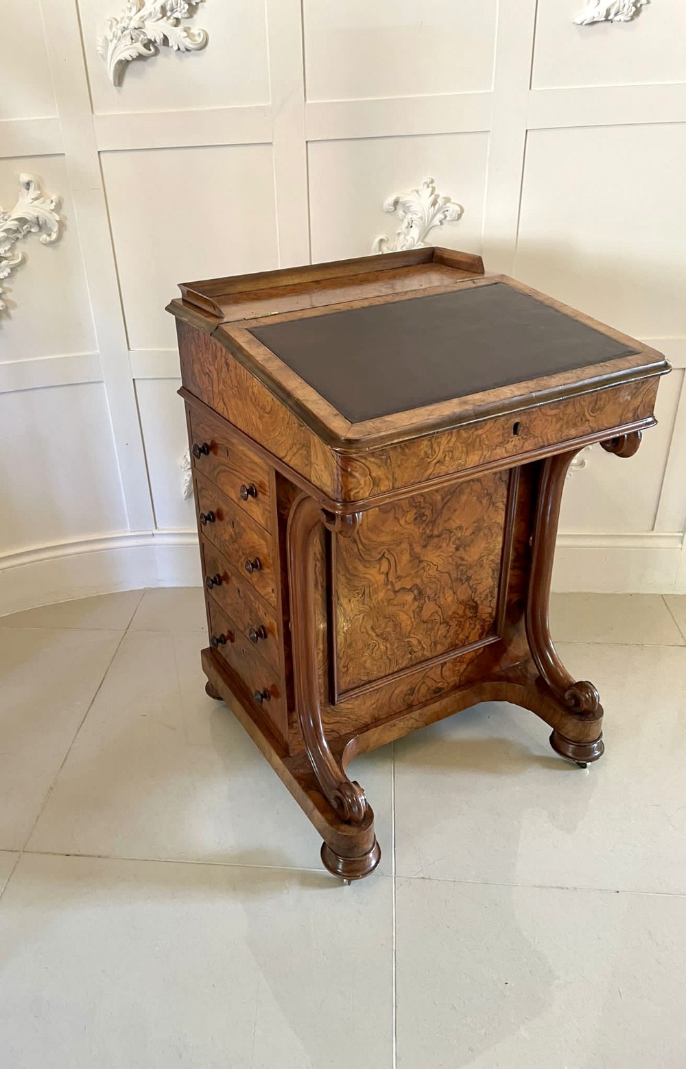  Outstanding Quality Antique Victorian Burr Walnut Davenport 