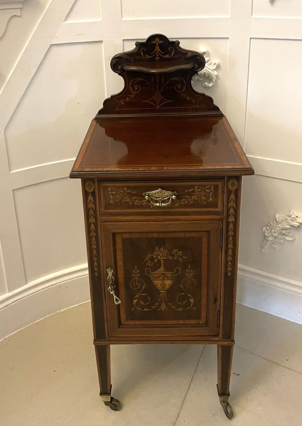 Outstanding Quality Antique Victorian Mahogany Marquetry Inlaid Bedside Cabinet 
