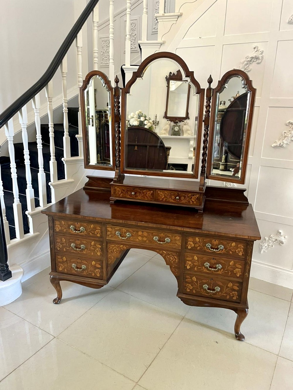 Outstanding Quality Antique Victorian Figured Walnut Floral Marquetry Inlaid Dressing Table 