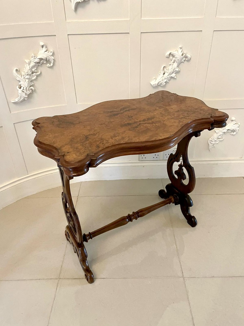 Antique Victorian Quality Burr Walnut Shaped Centre Table 