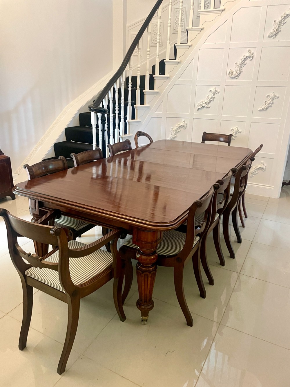Outstanding Quality 10 Seater Antique Victorian Figured Mahogany Extending Dining Table  View VII