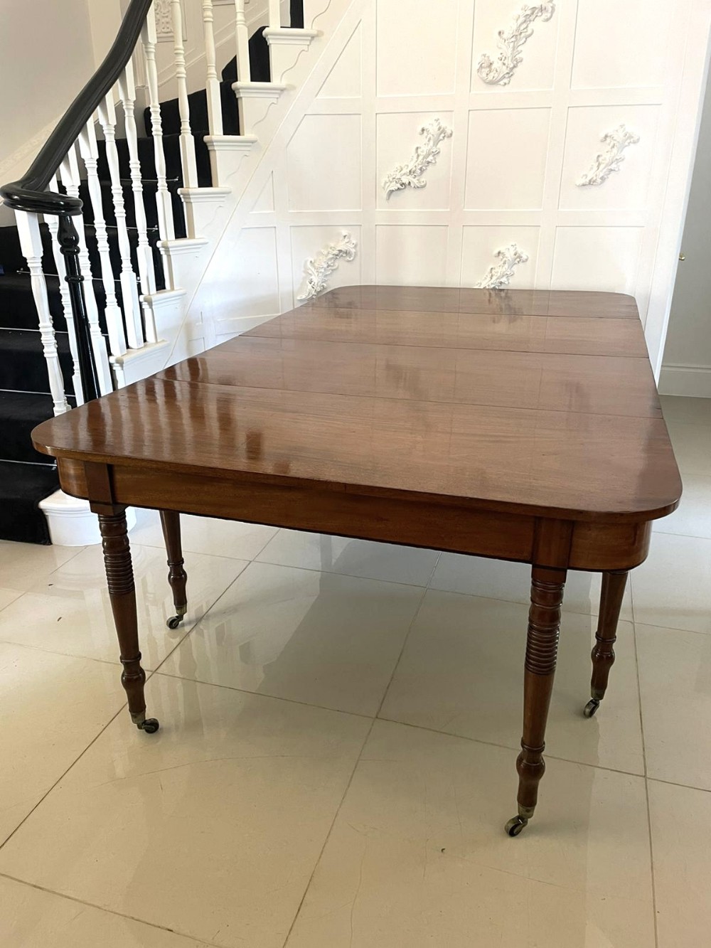 Antique George III Quality Figured Mahogany Dining Table