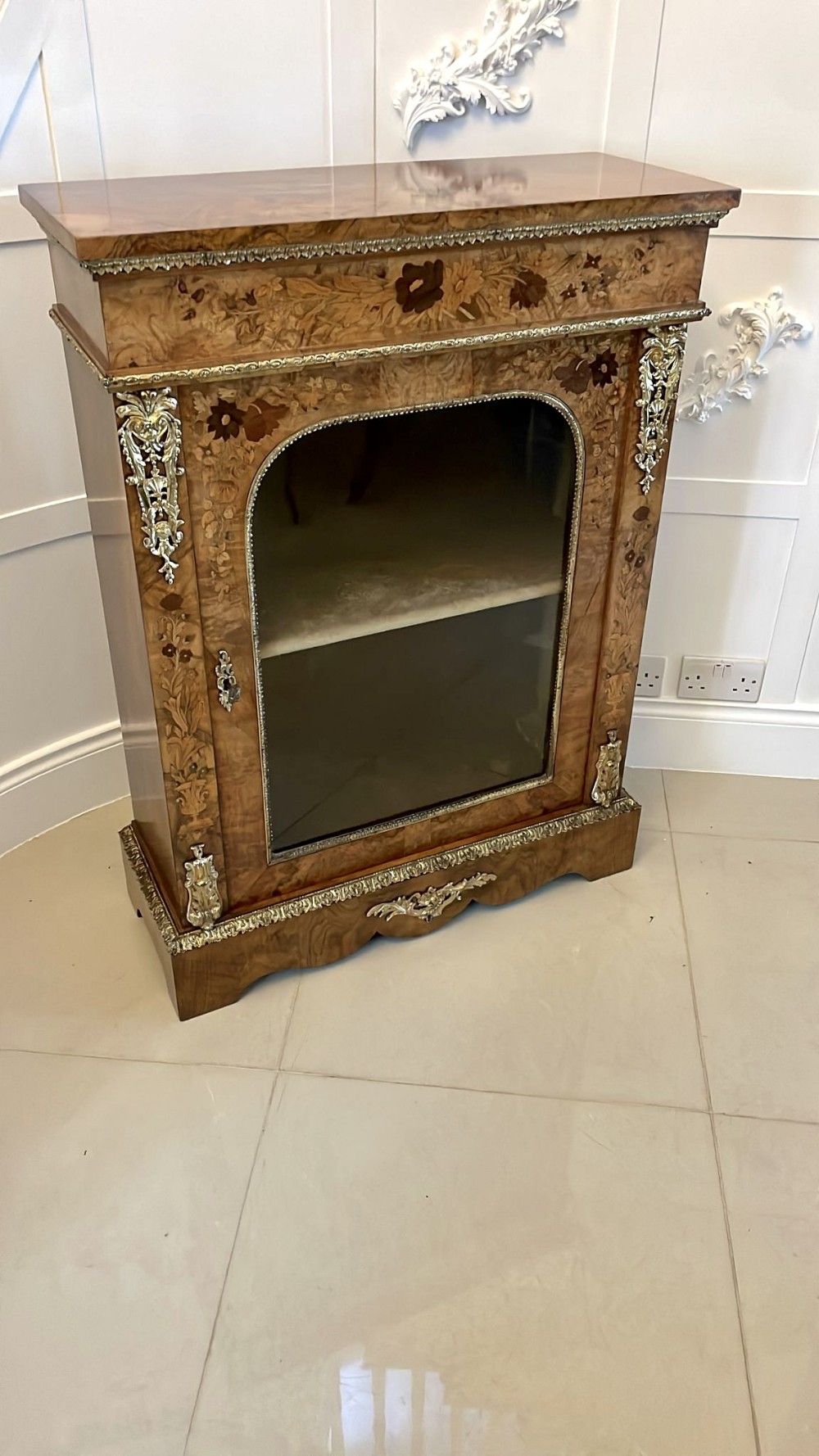 Fine Quality Antique Victorian Burr Walnut Marquetry Inlaid Ormolu Mounted Display Cabinet 
