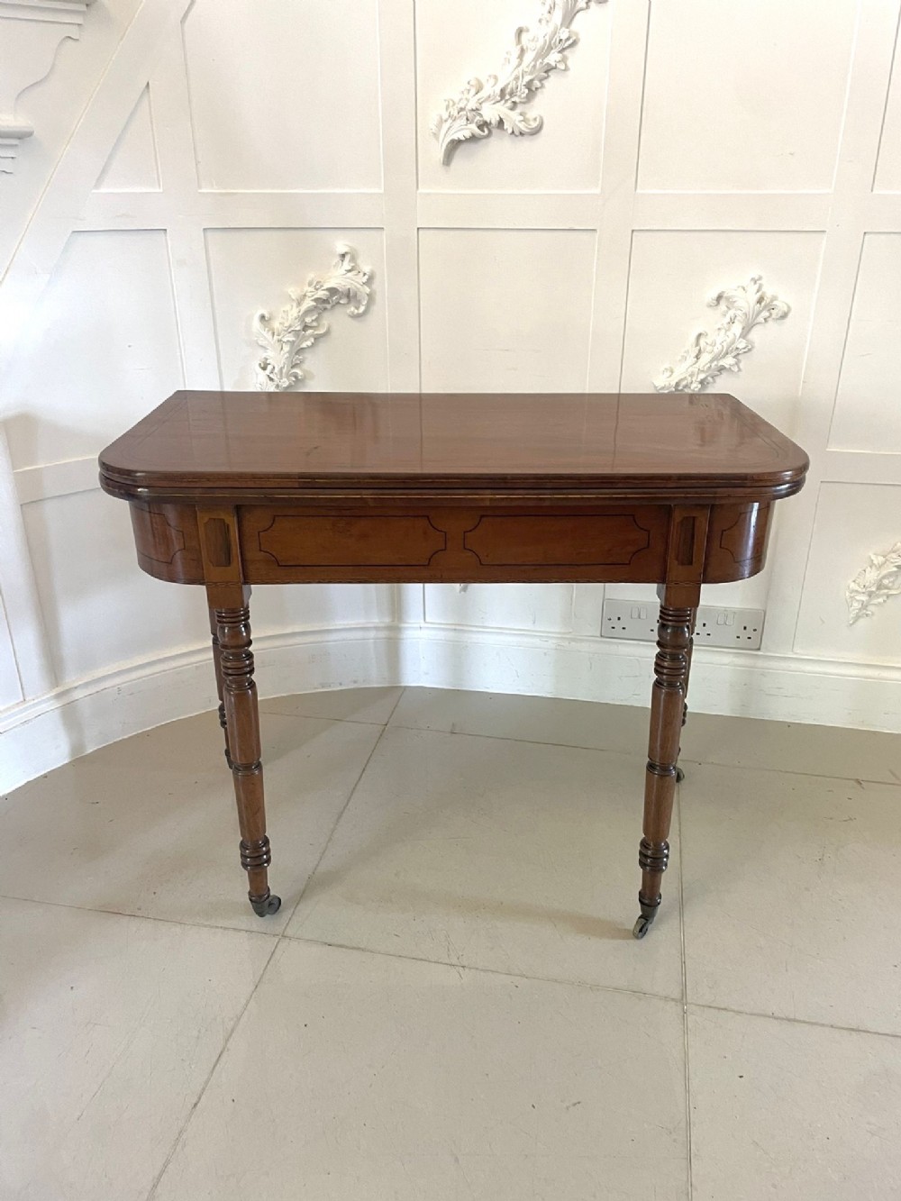 Antique George III Quality Figured Mahogany Inlaid Tea/Console Table 