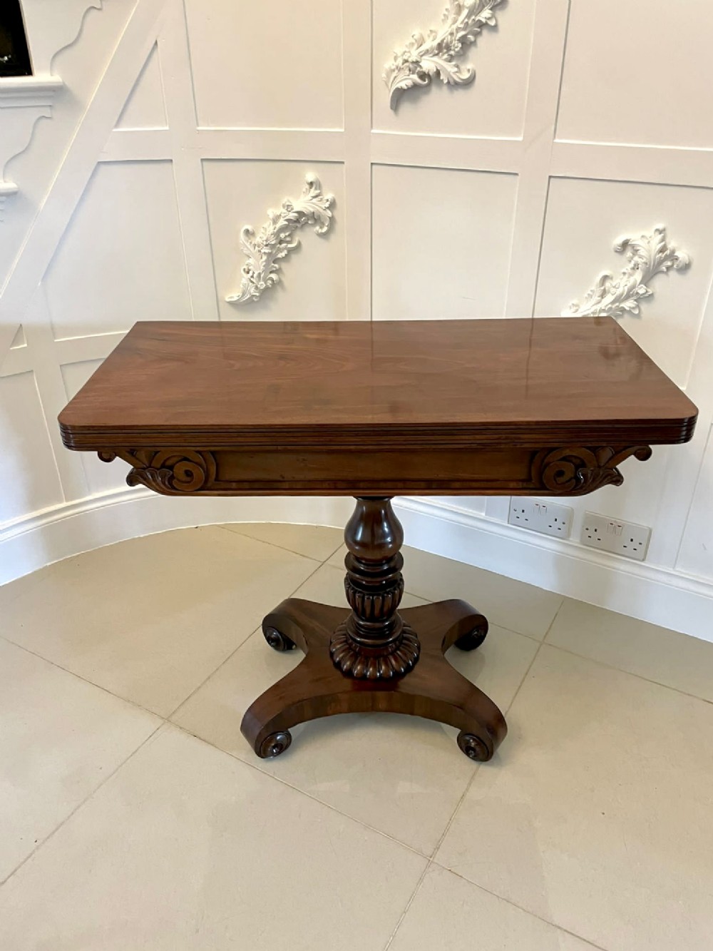 Antique William IV Quality Figured Mahogany Tea/Side Table 