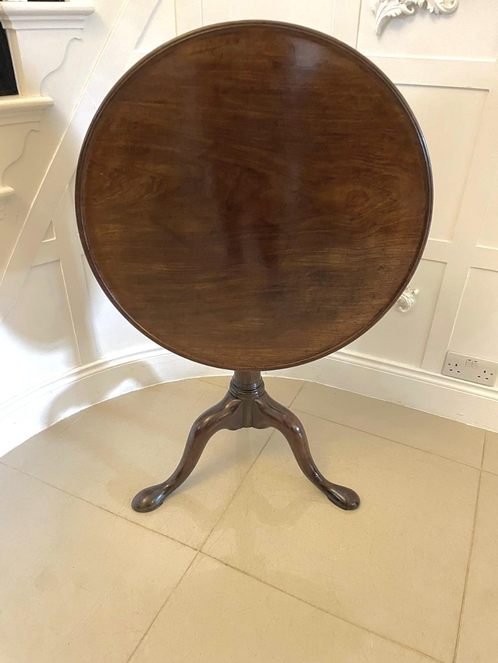 Antique George III 18th Century Quality Figured Mahogany Dish Top Tripod Table 