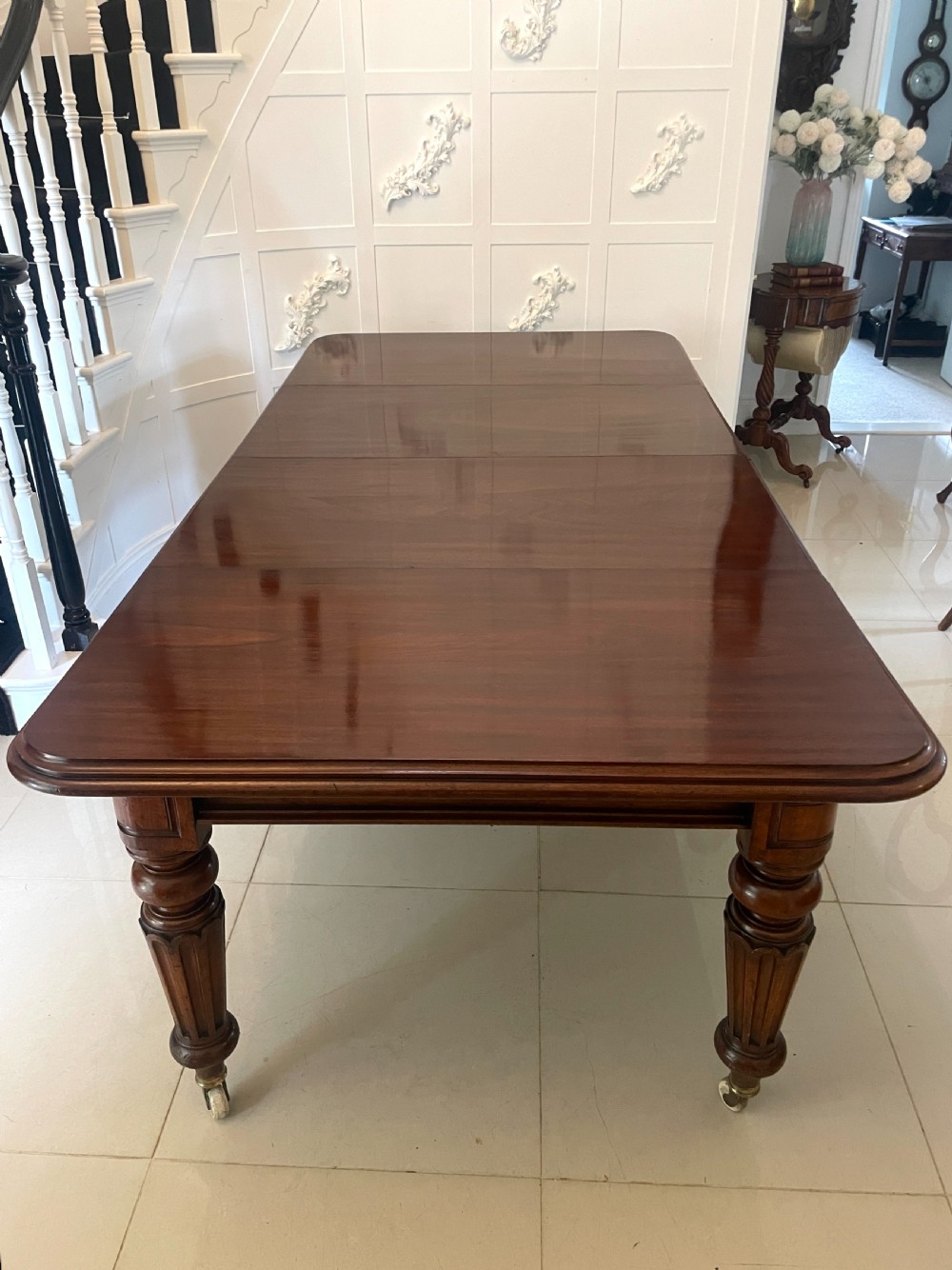 Outstanding Quality 10 Seater Antique Victorian Figured Mahogany Extending Dining Table 
