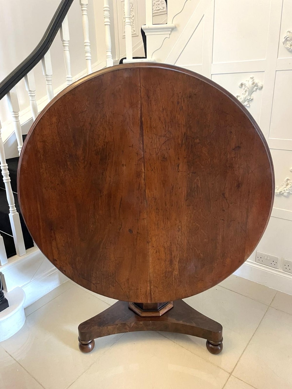 Antique Victorian Quality Figured Mahogany Circular Dining Table 