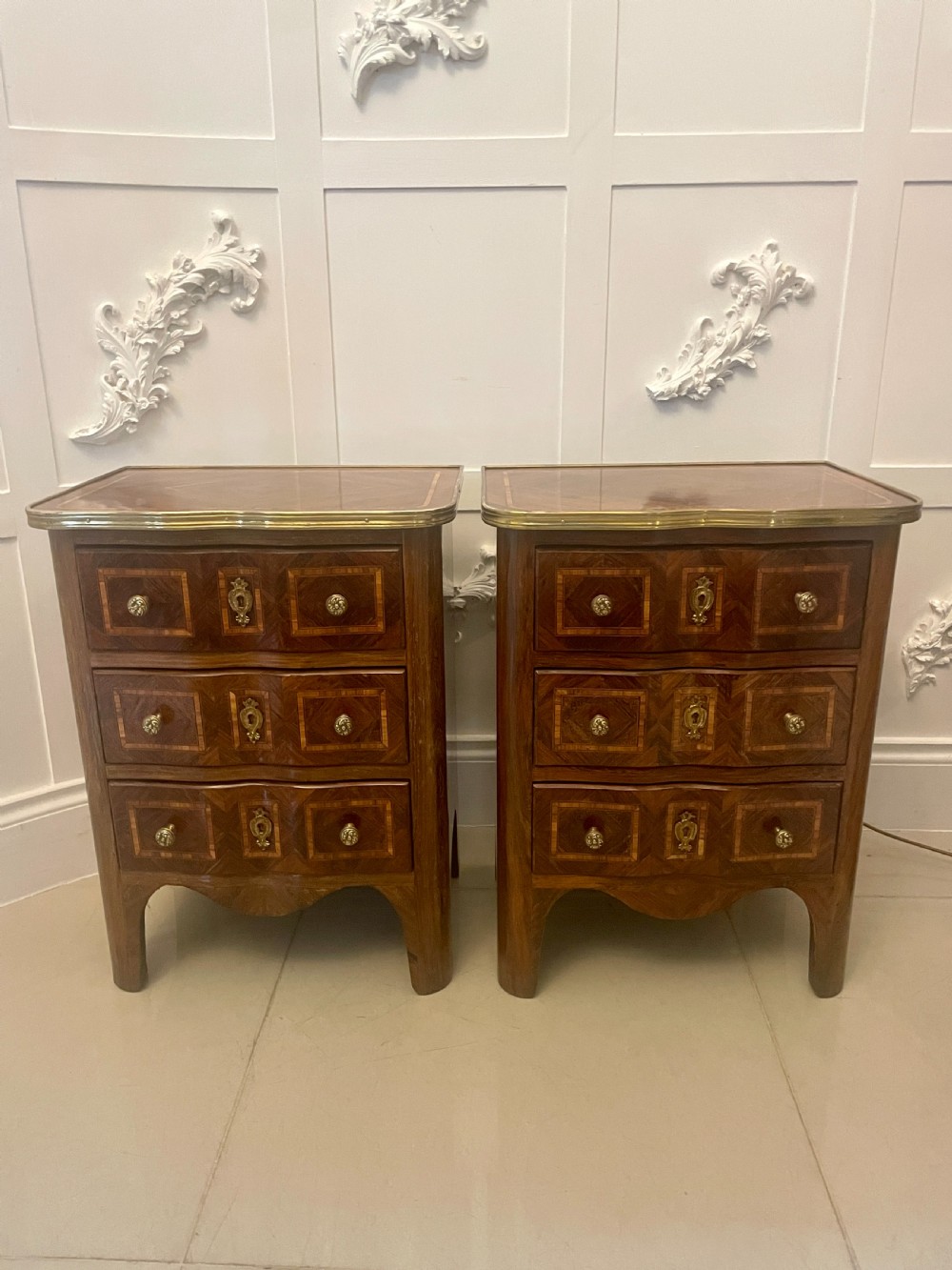Pair of Antique Victorian French Quality Kingwood Bedside Cabinets View III