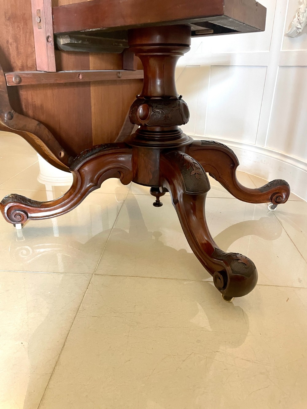 Outstanding Quality Antique 6 Seater Victorian Burr Walnut Centre/Dining Table 71 x 143 x 108cm View X