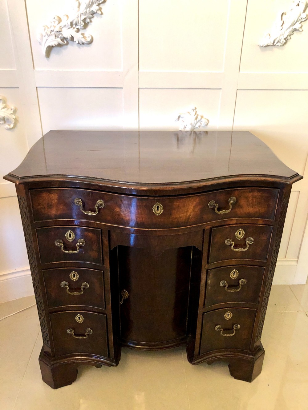 Quality Antique Figured Mahogany Serpentine Shaped Knee Hole Desk