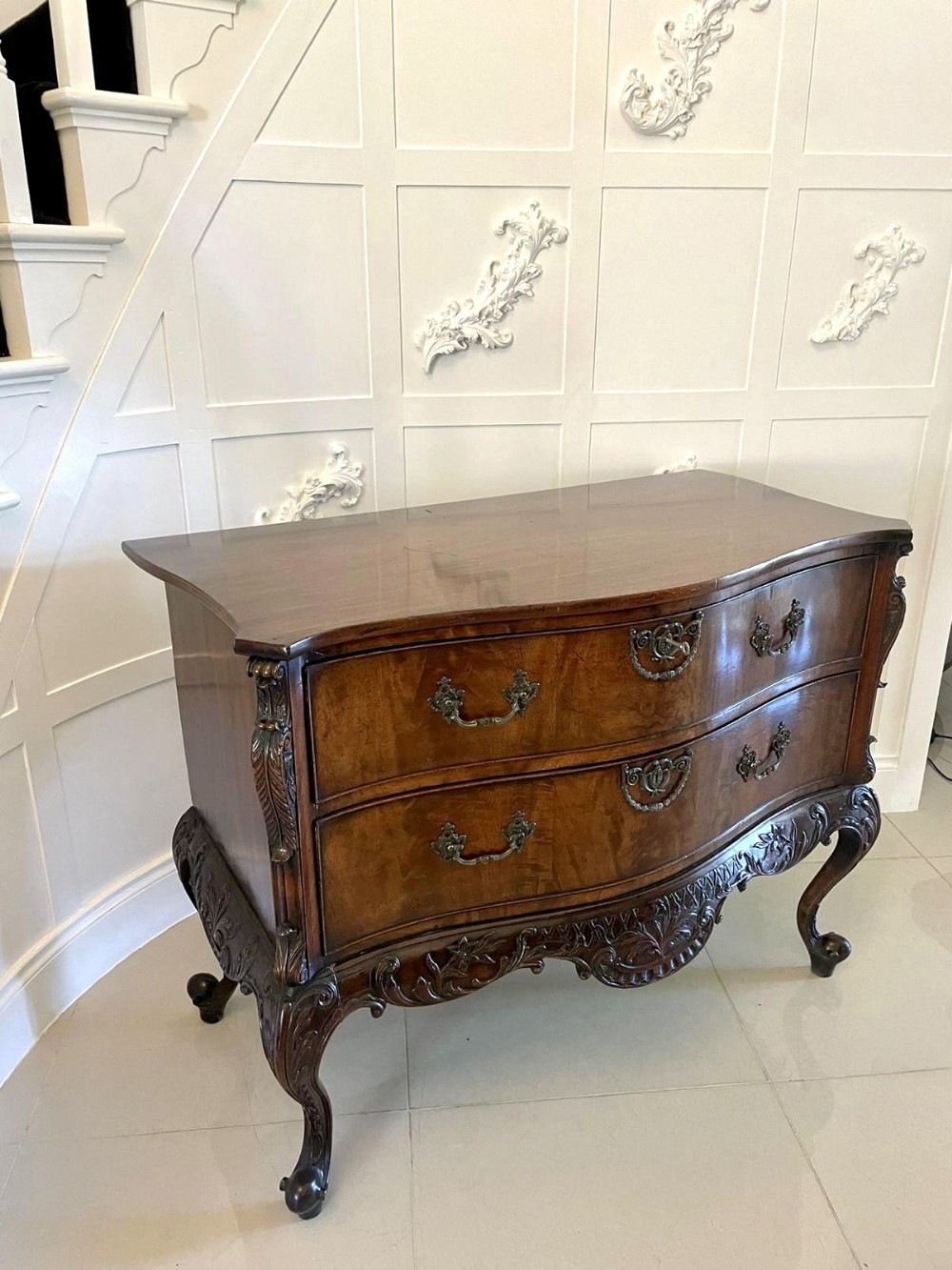 Outstanding Quality Antique Victorian Figured Mahogany Serpentine Shaped Chest of Drawers 