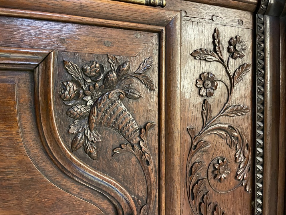 Outstanding Quality Antique 18th Century Carved Oak Armoire/Wardrobe  View XII