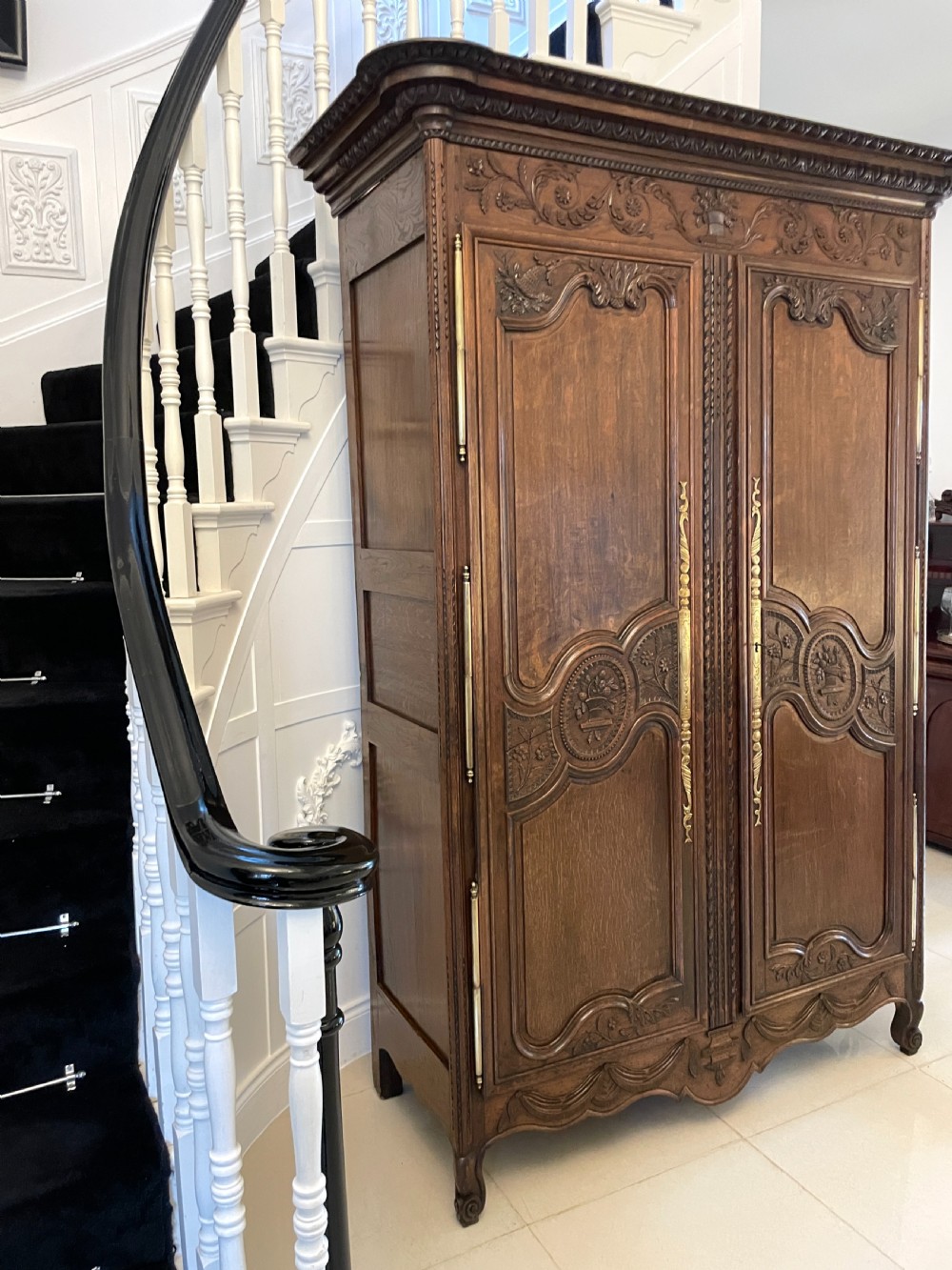 Outstanding Quality Antique 18th Century Carved Oak Armoire/Wardrobe  View XVI