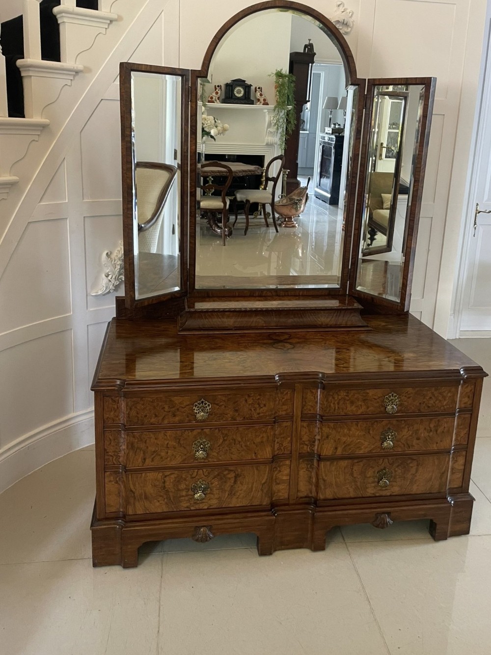 Outstanding Quality Antique Burr Walnut Dressing Table 