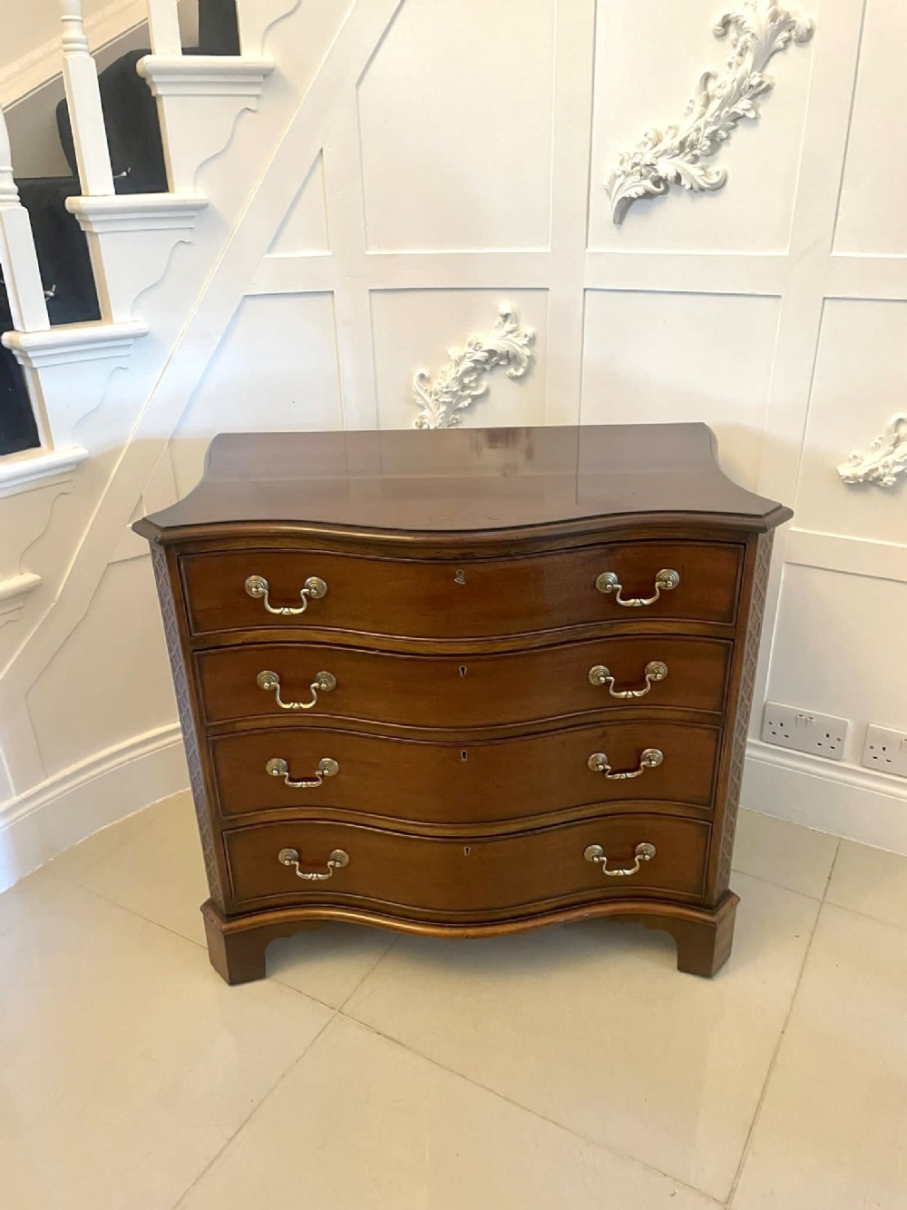 Antique Edwardian Quality Mahogany Serpentine Shaped Chest of 4 Drawers 