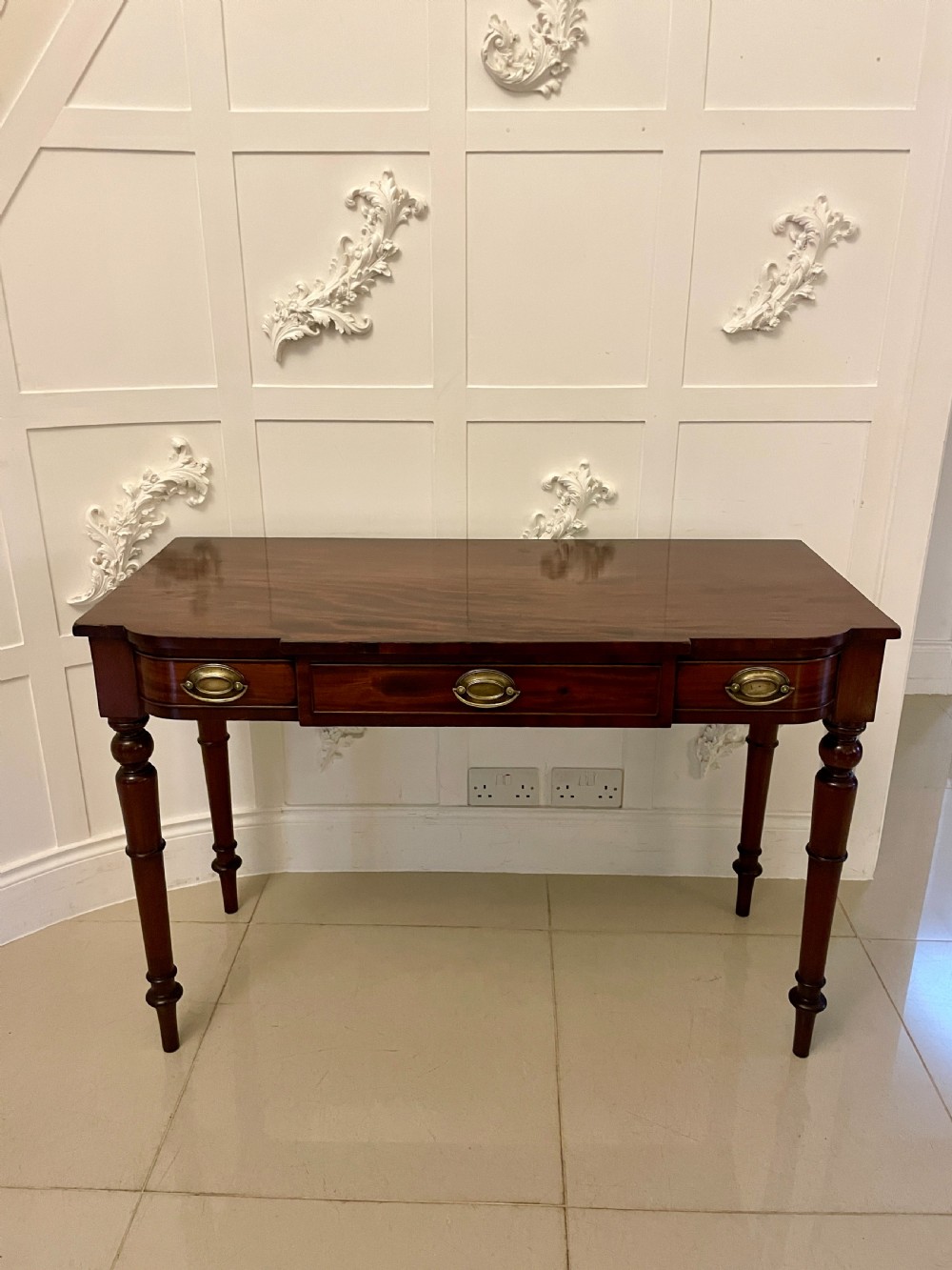 Antique George III Quality Figured Mahogany Side/Console Table 