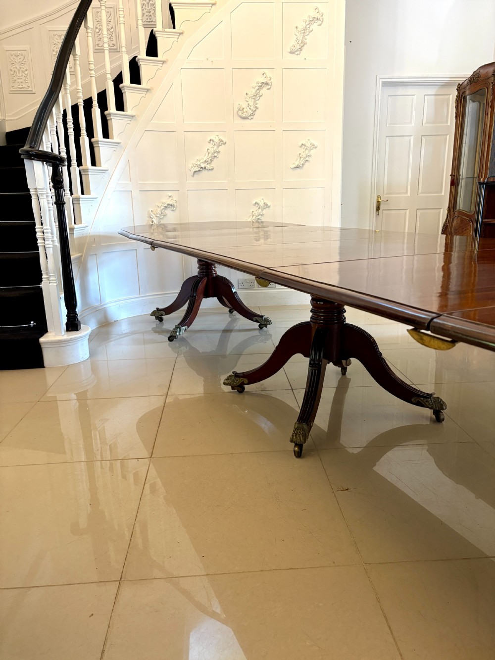 Magnificent Quality Antique Regency 16 Seater Figured Mahogany 3 Pilar Dining Table 72 x 122 x 409 cm View XVIII