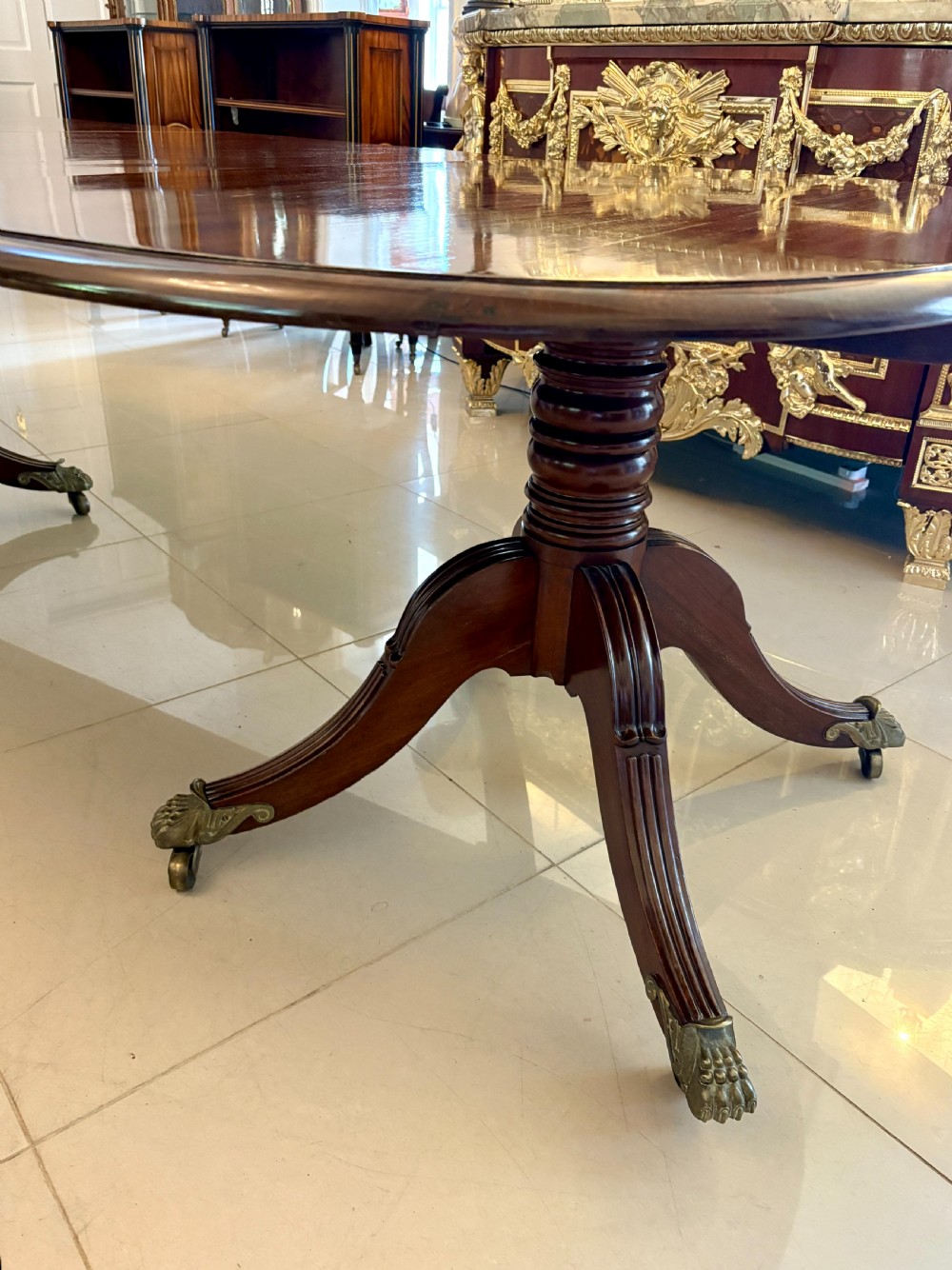 Magnificent Quality Antique Regency 16 Seater Figured Mahogany 3 Pilar Dining Table 72 x 122 x 409 cm View XIX