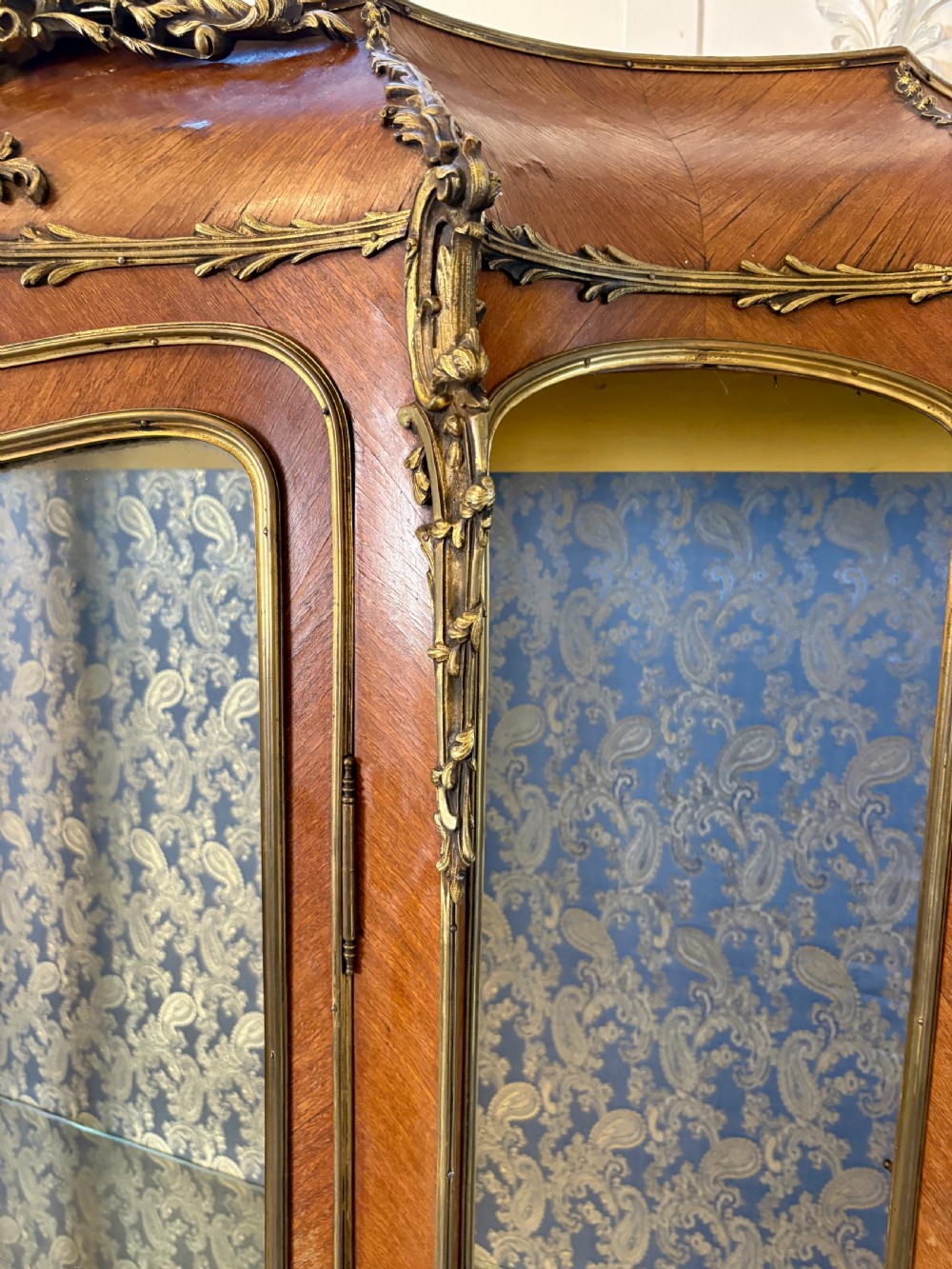 Antique 19th Century French Quality Kingwood Ormolu Mounted Display Cabinet  View VIII