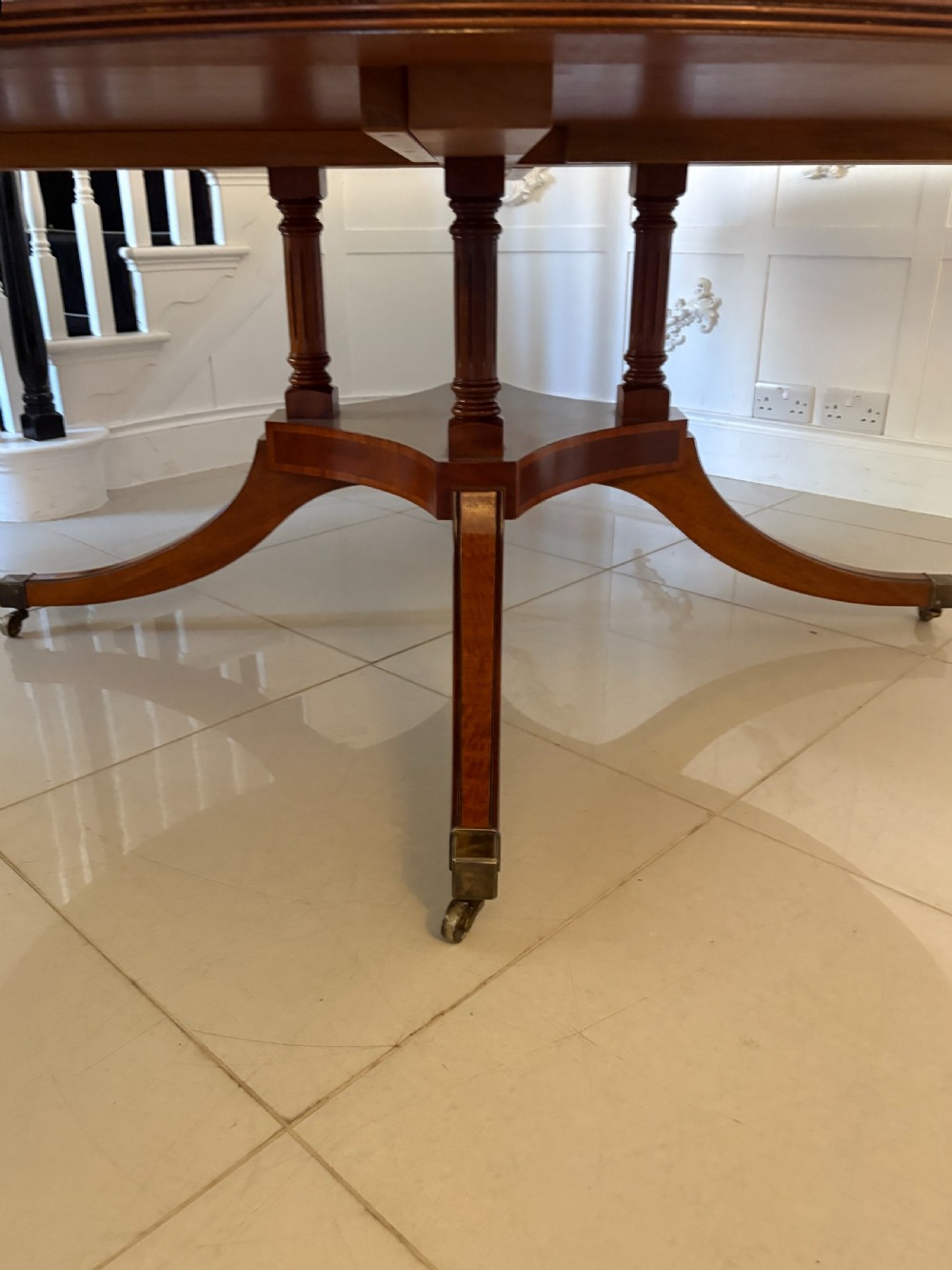 Outstanding Quality Antique Figured Mahogany 10 Seater Round Dining Table 183 cm Diameter View IX
