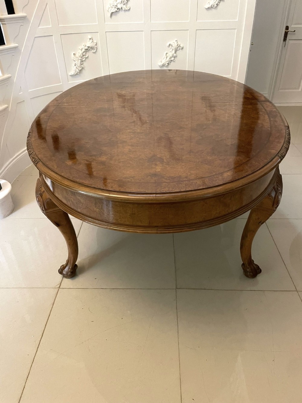 Outstanding Quality Antique Oval Burr Walnut 8 Seater Dining Table 