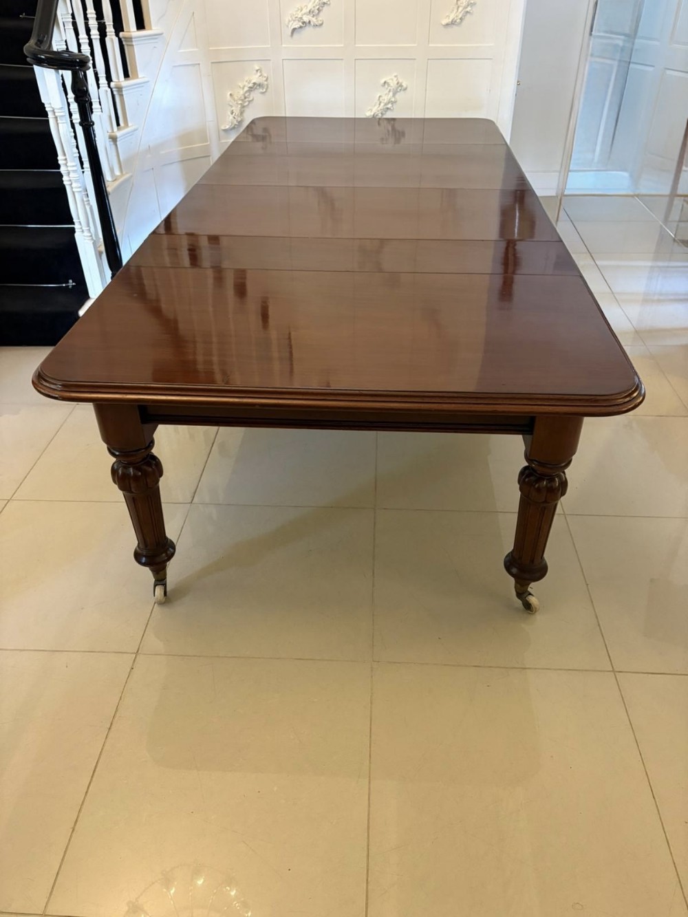 Large Antique Victorian Quality Figured Mahogany 12 Seater Extending Dining Table 
