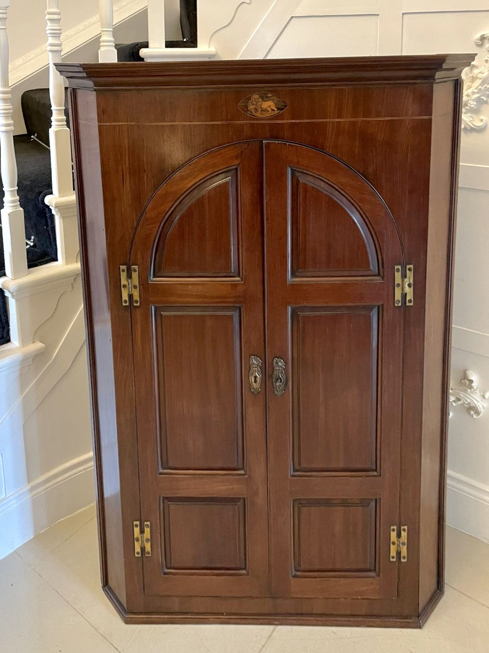 Fine Quality George III Antique Mahogany Hanging Corner Cabinet