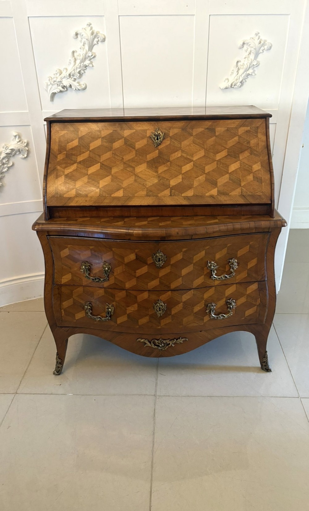 Outstanding Quality 18th Century French Walnut Inlaid Parquetry Bombe Shaped Bureau