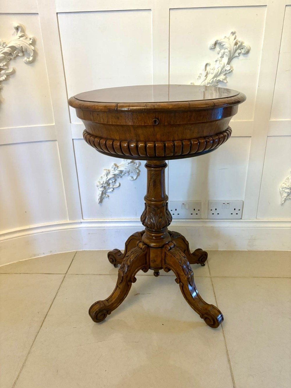 Superb Quality Unusual Antique Victorian Burr Walnut Plant/Lamp Table 