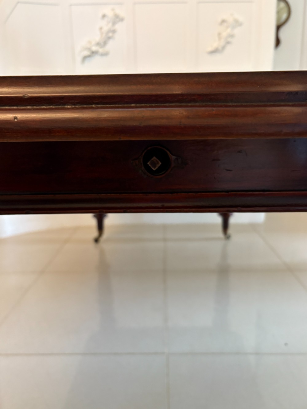 Superb Quality 8 Seater Antique Victorian Figured Mahogany Extending Dining Table  View XI