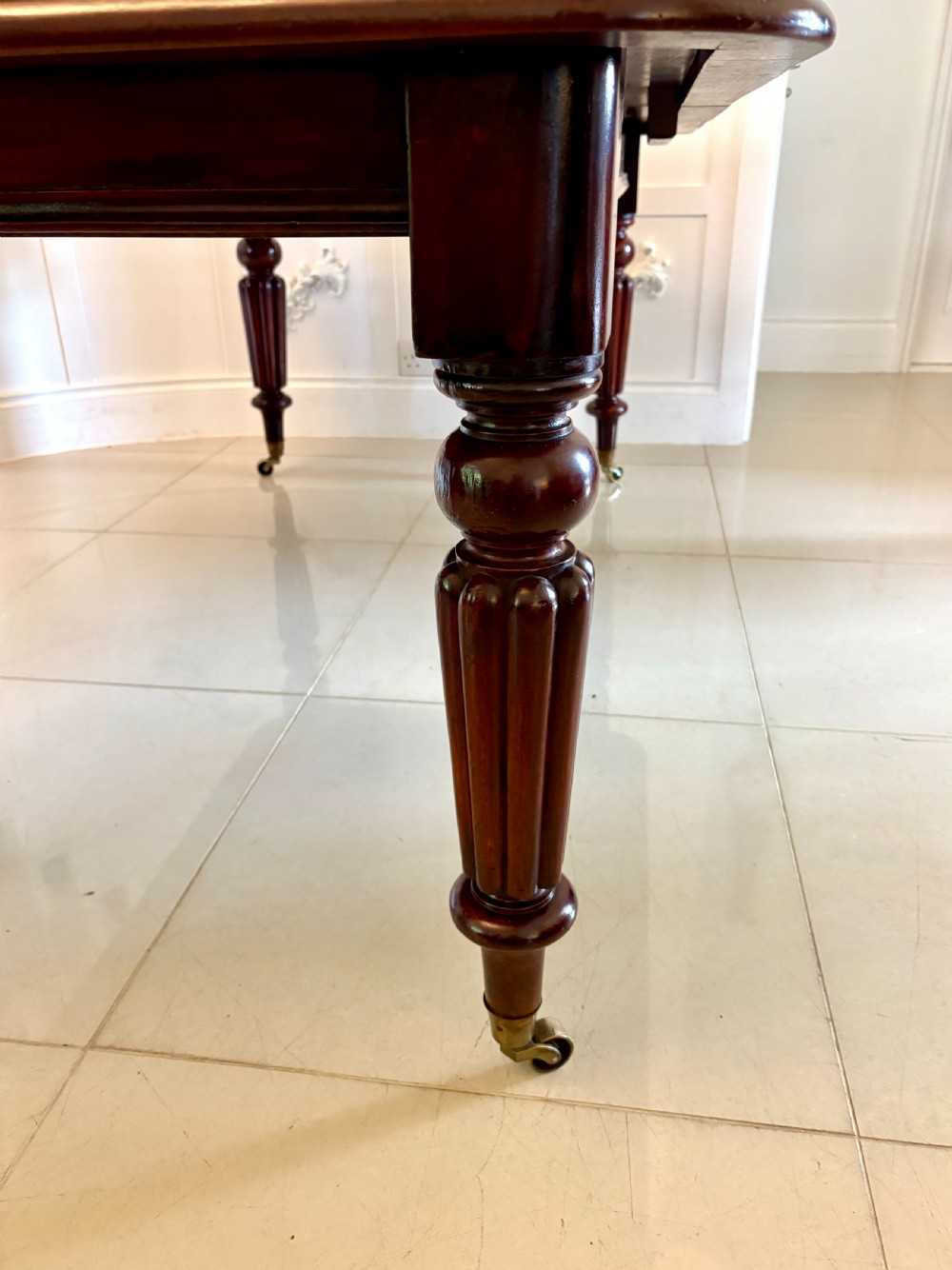 Superb Quality 8 Seater Antique Victorian Figured Mahogany Extending Dining Table  View XII