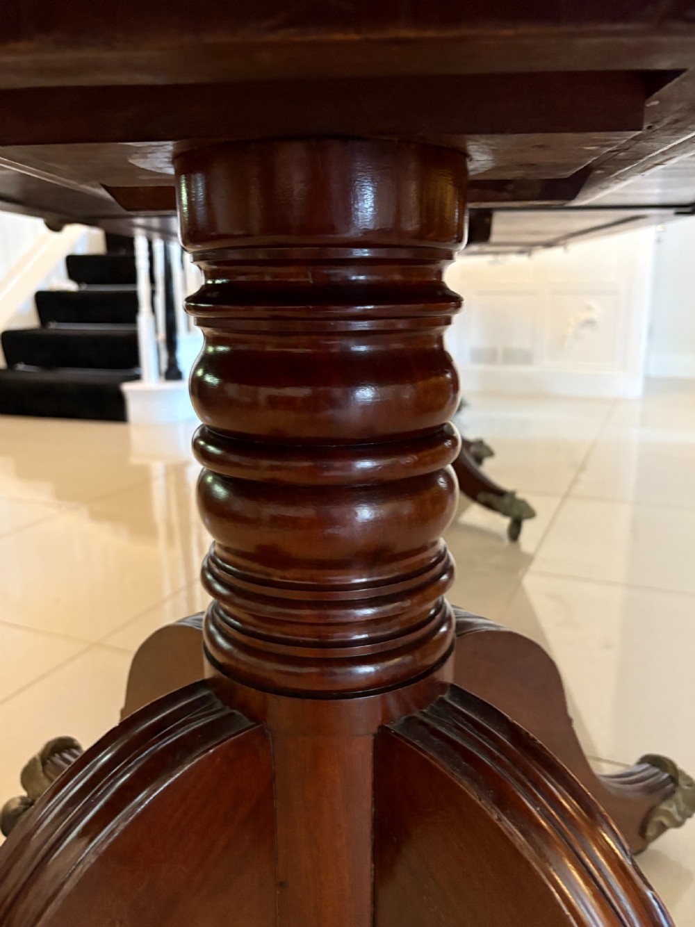 Magnificent Quality Antique Regency 16 Seater Figured Mahogany 3 Pilar Dining Table 72 x 122 x 409 cm View XIII