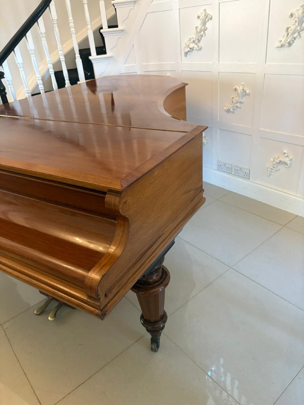 A late Victorian C. Bechstein Model V boudoir grand piano in rosewood, featuring a open top lid, carved fretwork music desk, turned legs, and brass castors. View VI
