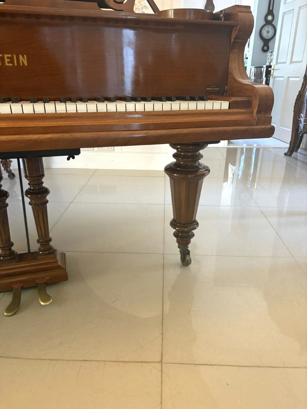 A late Victorian C. Bechstein Model V boudoir grand piano in rosewood, featuring a open top lid, carved fretwork music desk, turned legs, and brass castors. View XIV