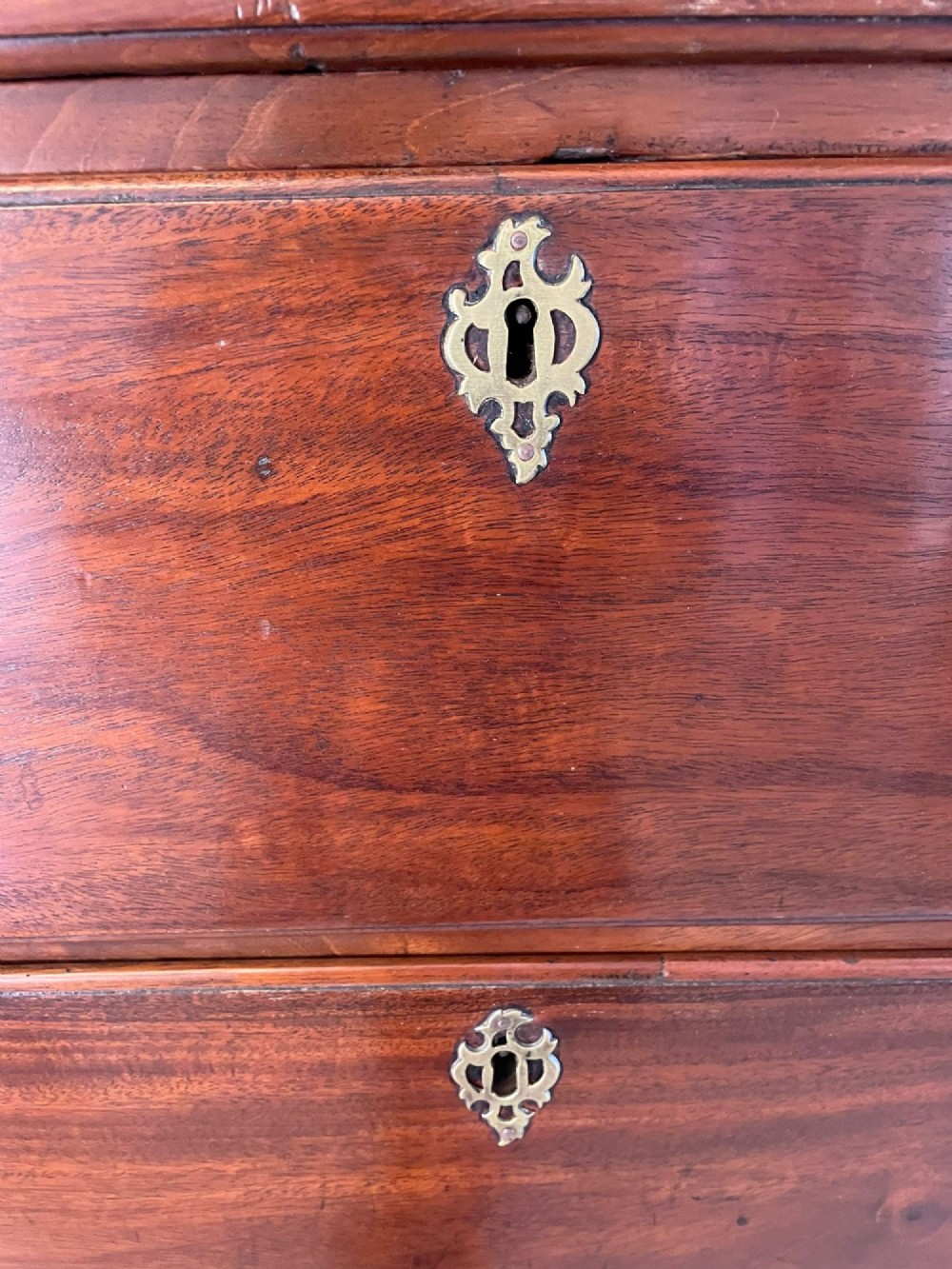 An antique George III mahogany chest on chest featuring two short and three long drawers on the upper section over three long drawers on bracket feet. View X