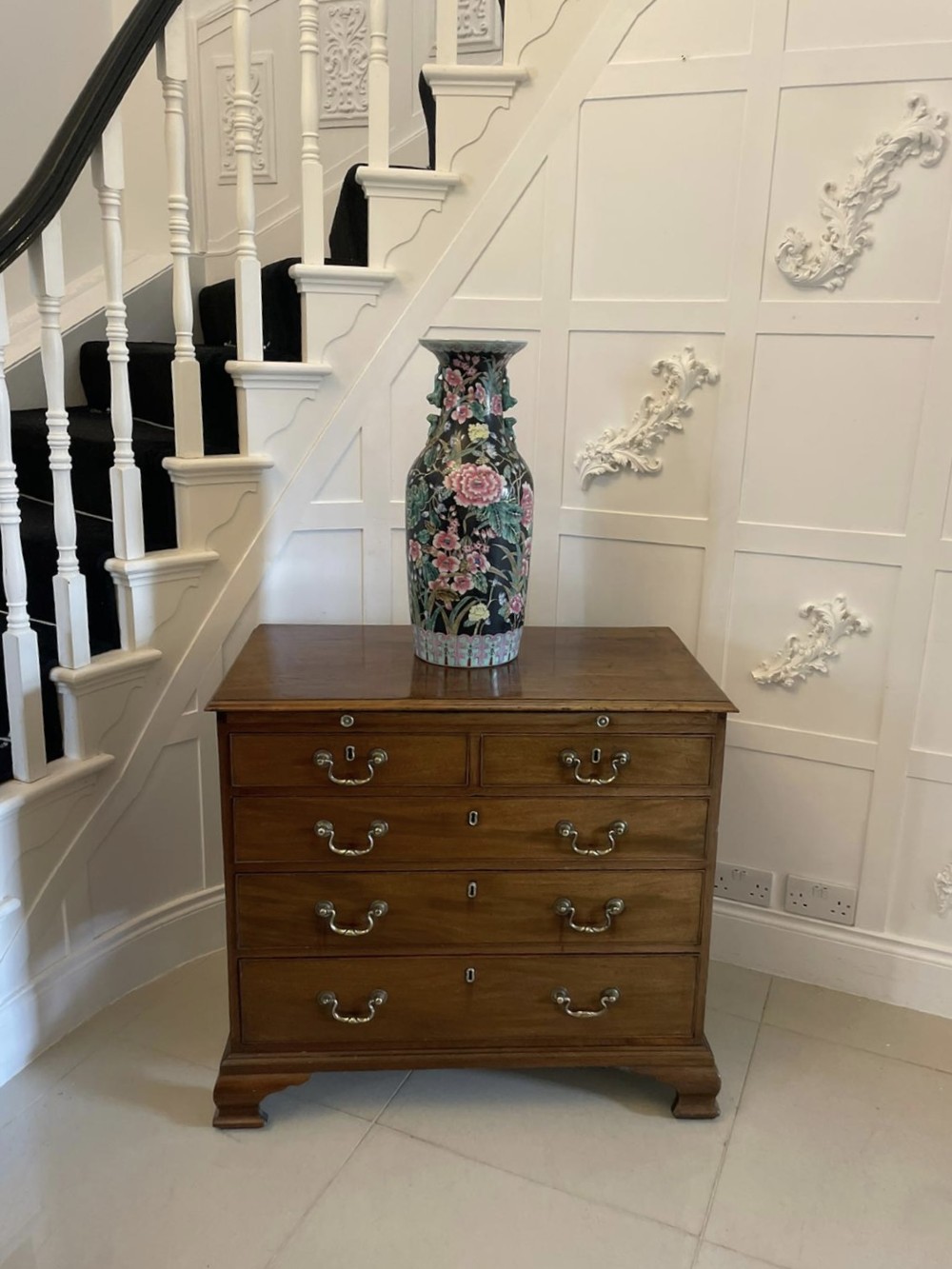 An eighteenth-century George III mahogany chest of drawers featuring a pull-out brushing slide, brass swan-neck handles, and bracket feet. View VIII