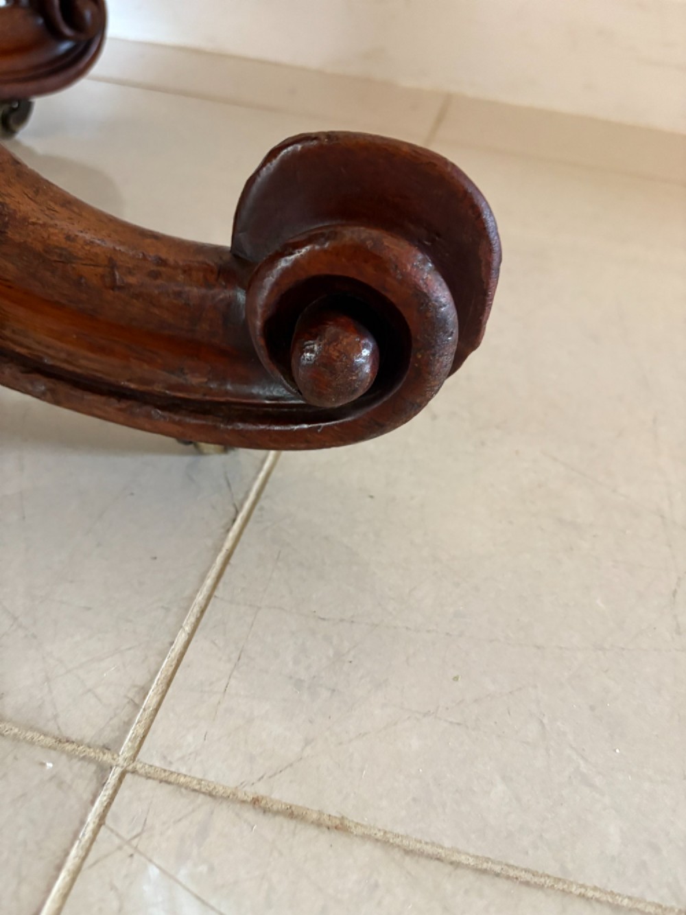 An oval Victorian tilt-top dining table in figured mahogany with satinwood crossbanding, set on a quadruped pedestal base with brass castors. View IX