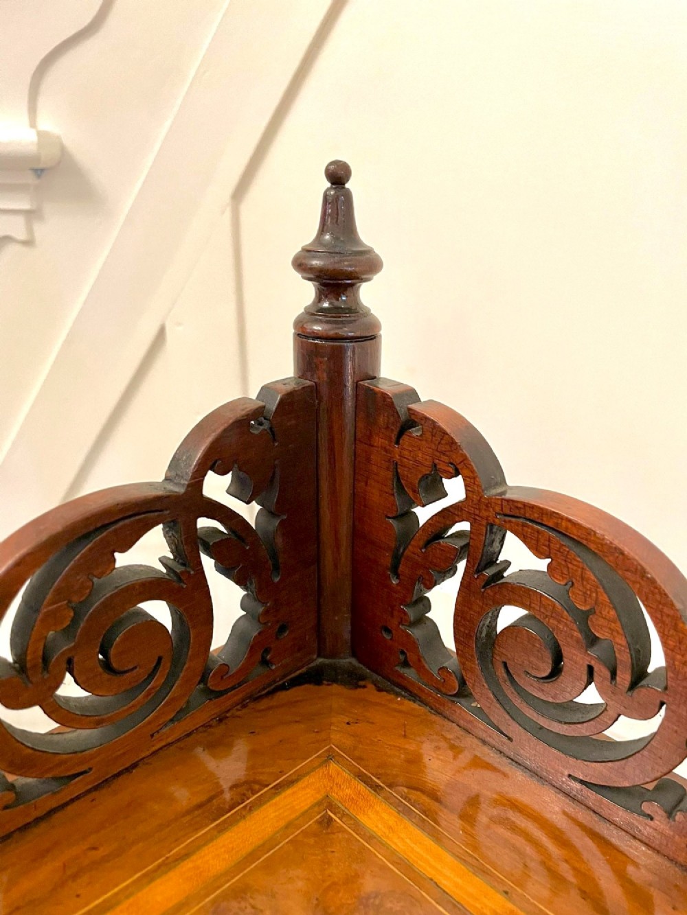 A four-tiered Victorian corner whatnot made of figured burr walnut featuring marquetry inlay, turned columns, and pierced fretwork crests. View VII