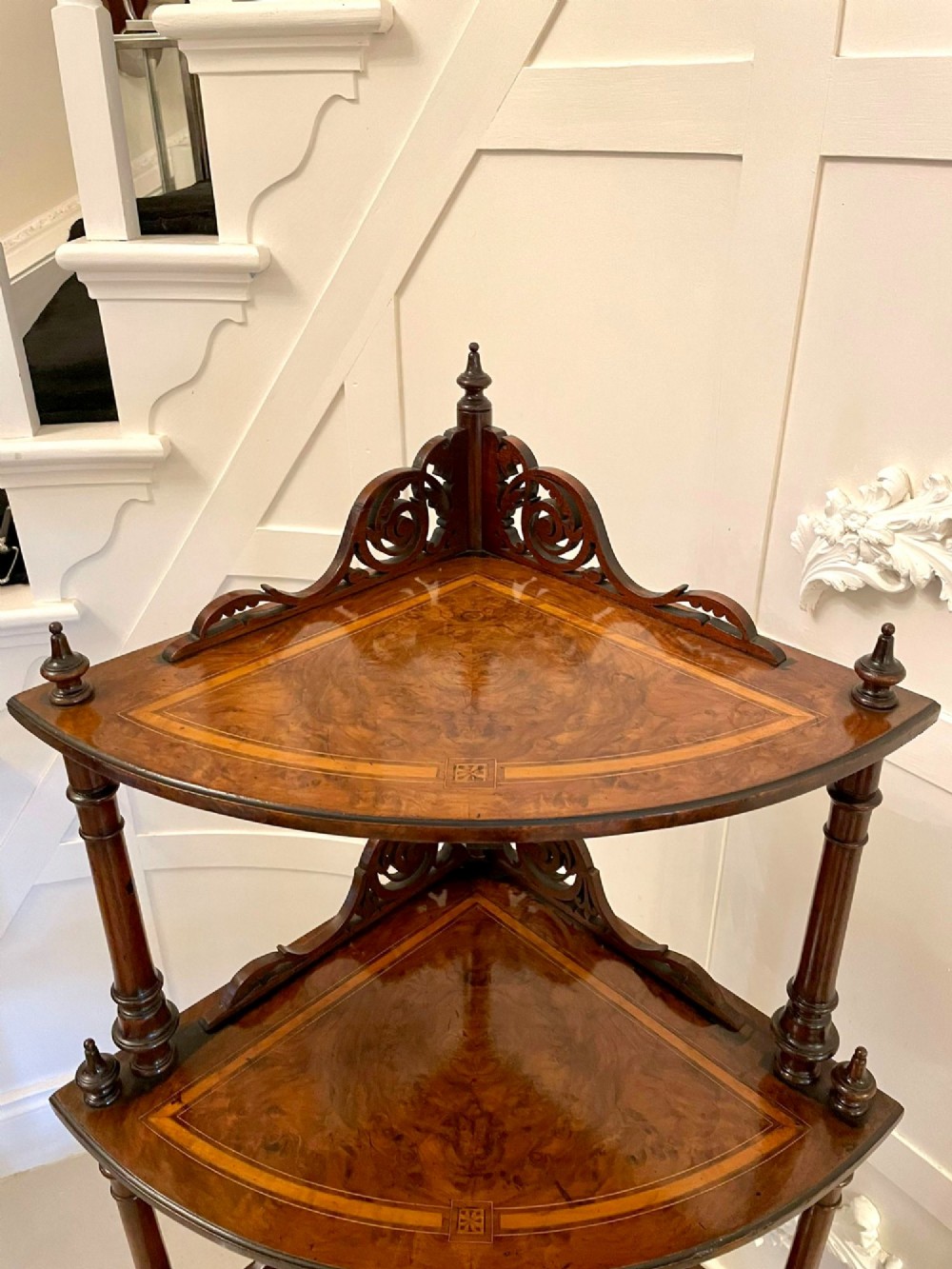 A four-tiered Victorian corner whatnot made of figured burr walnut featuring marquetry inlay, turned columns, and pierced fretwork crests. View VIII