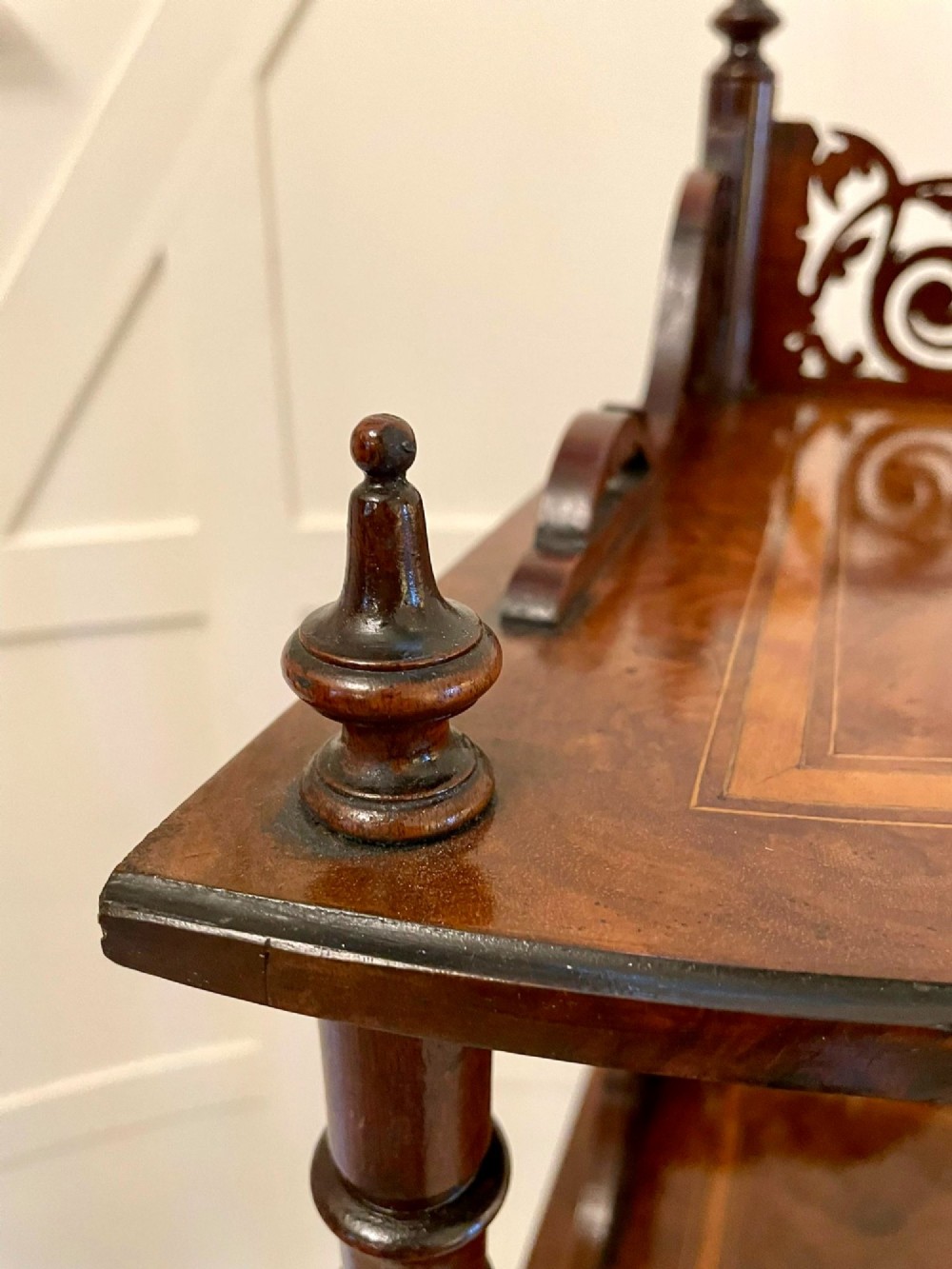 A four-tiered Victorian corner whatnot made of figured burr walnut featuring marquetry inlay, turned columns, and pierced fretwork crests. View X