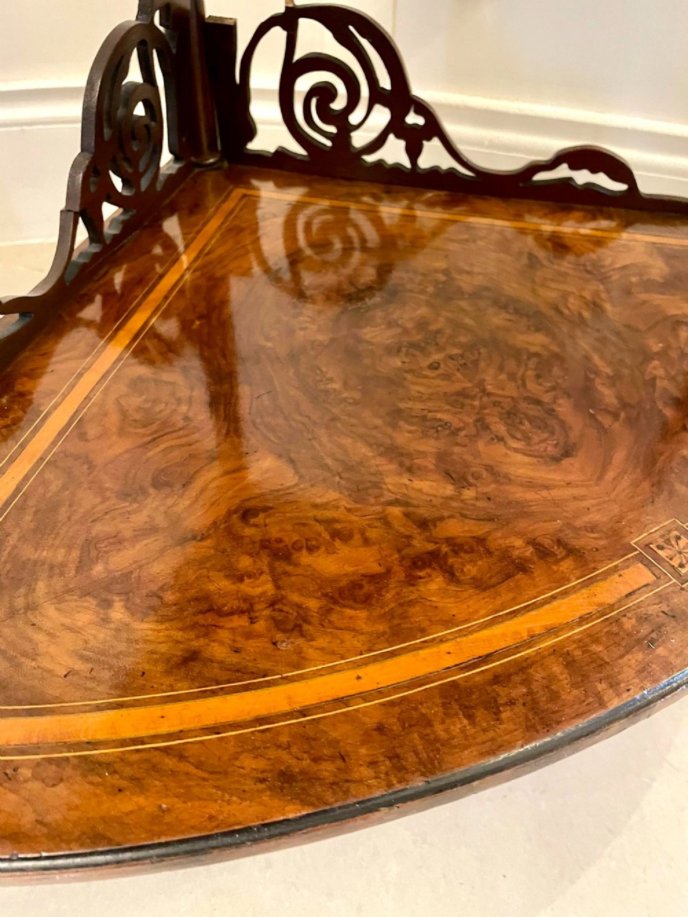 A four-tiered Victorian corner whatnot made of figured burr walnut featuring marquetry inlay, turned columns, and pierced fretwork crests. View XI