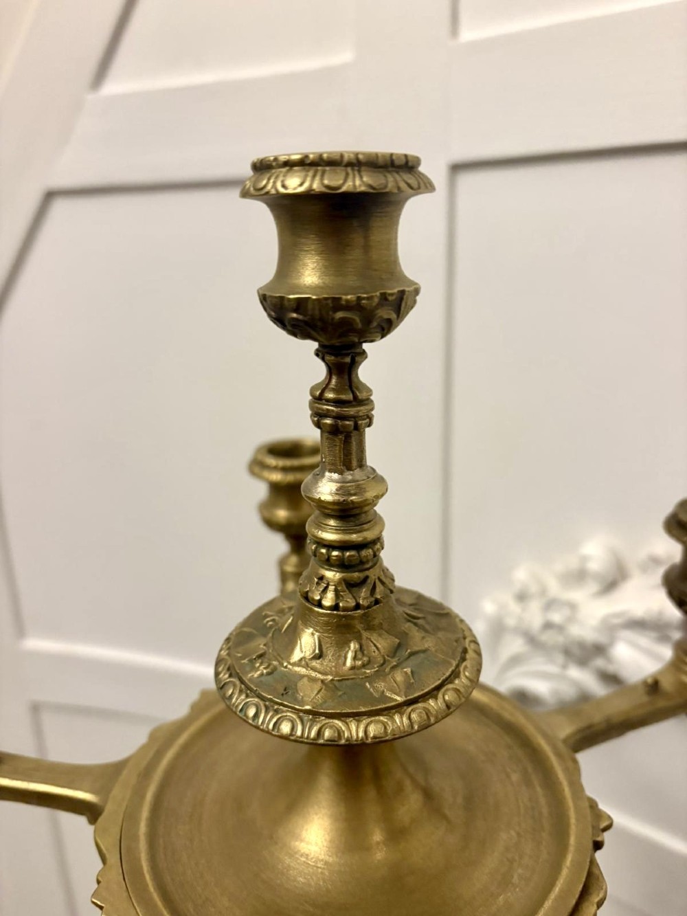 An antique Victorian gilt brass six-light candelabrum featuring a fluted central stem, acanthus leaf motifs, and paw feet. View V