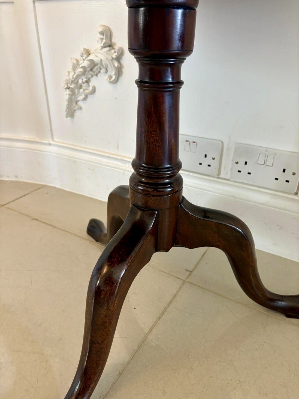 Antique George III Quality Mahogany Lamp/Coffee Table View VII