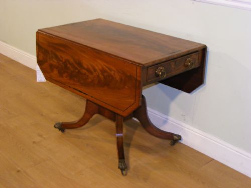 A 19TH CENTURY MAHOGANY AND INLAID PEDESTAL PEMBROKE TABLE - ADDITIONAL PHOTO 2