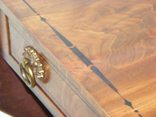 A 19TH CENTURY MAHOGANY AND INLAID PEDESTAL PEMBROKE TABLE - ADDITIONAL PHOTO 10