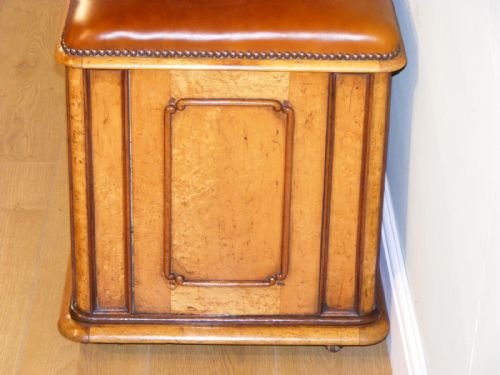 A 19TH CENTURY BIRCH OTTOMAN BLANKET BOX - ADDITIONAL PHOTO 3