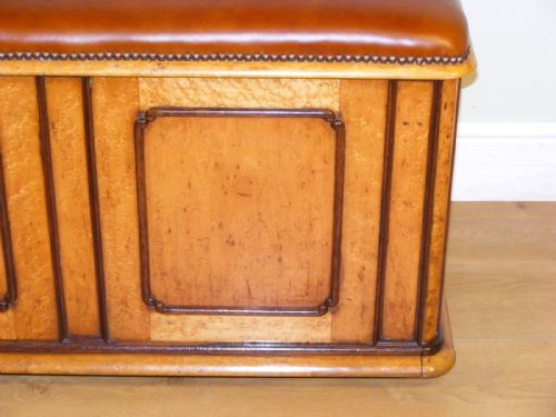 A 19TH CENTURY BIRCH OTTOMAN BLANKET BOX - ADDITIONAL PHOTO 5